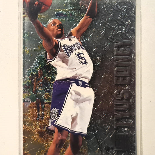 Tyus Edney 1996 Fleer metal 96-97 #83 NBA Basketball Sacramento Kings Excellent sleeved