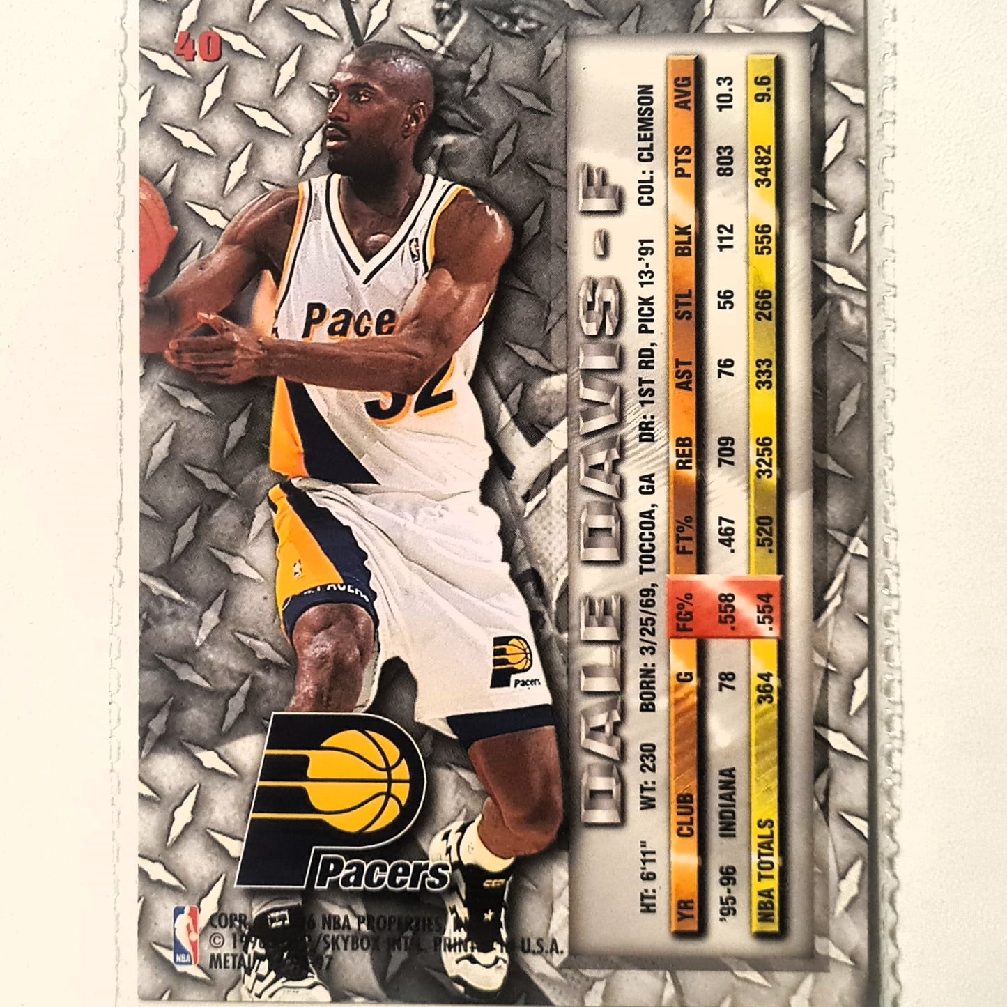 Dale Davis 1996 Fleer metal 96-97 #40 NBA Basketball Indiana Pacers Excellent sleeved