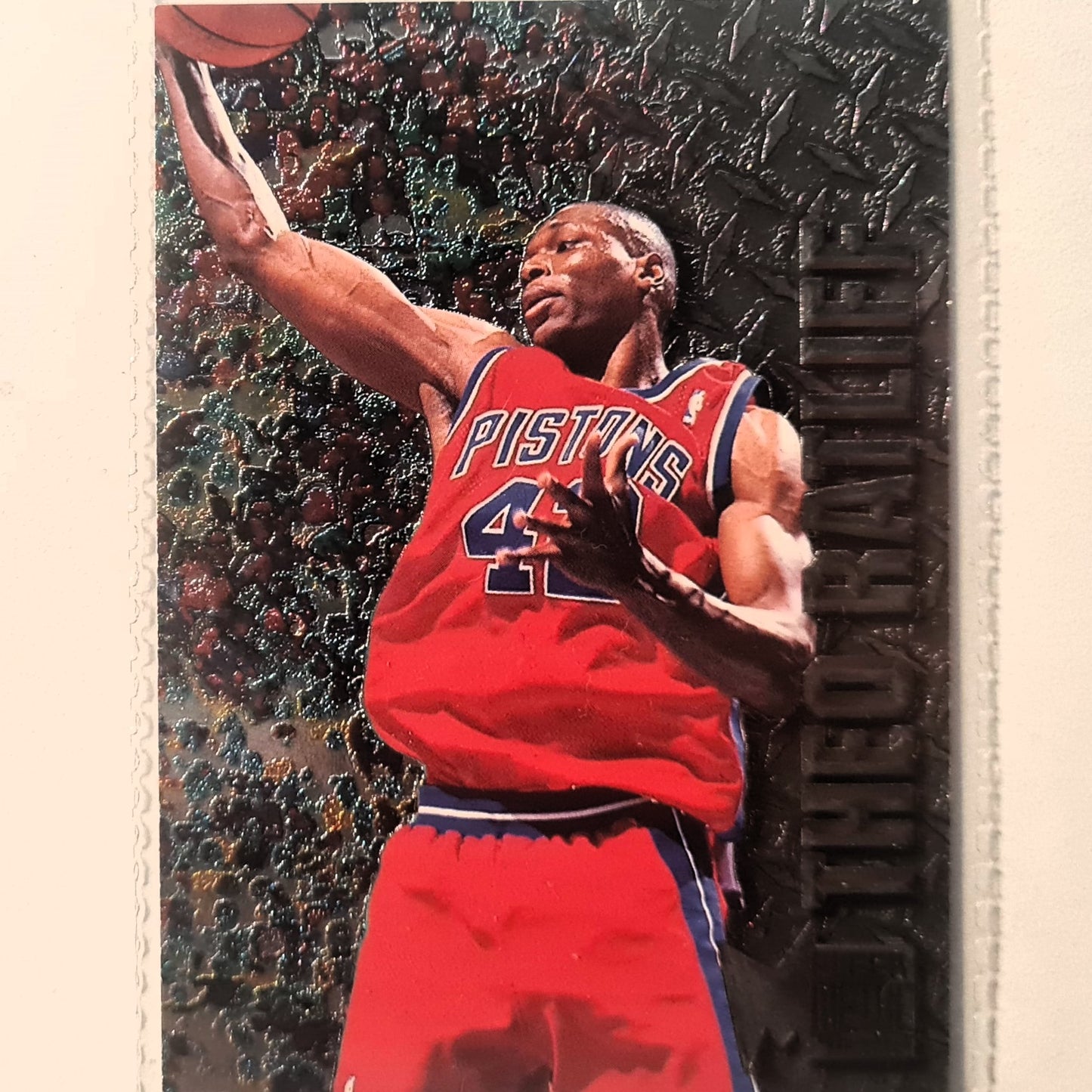 Theo Ratliff 1996 Fleer metal 96-97 #30 NBA Basketball Detroit Pistons Excellent sleeved