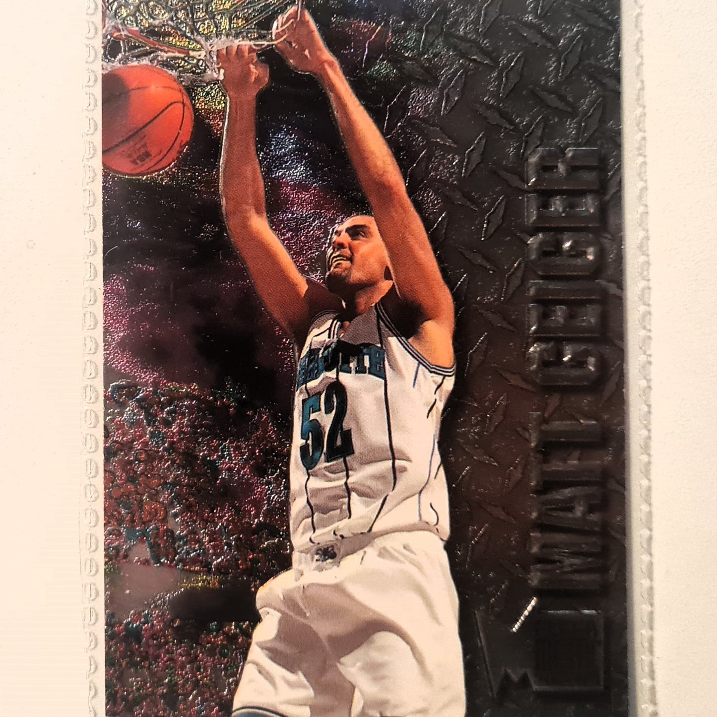Matt Geiger 1996 Fleer metal 96-97 #9 NBA Basketball Charlotte Hornets Excellent sleeved