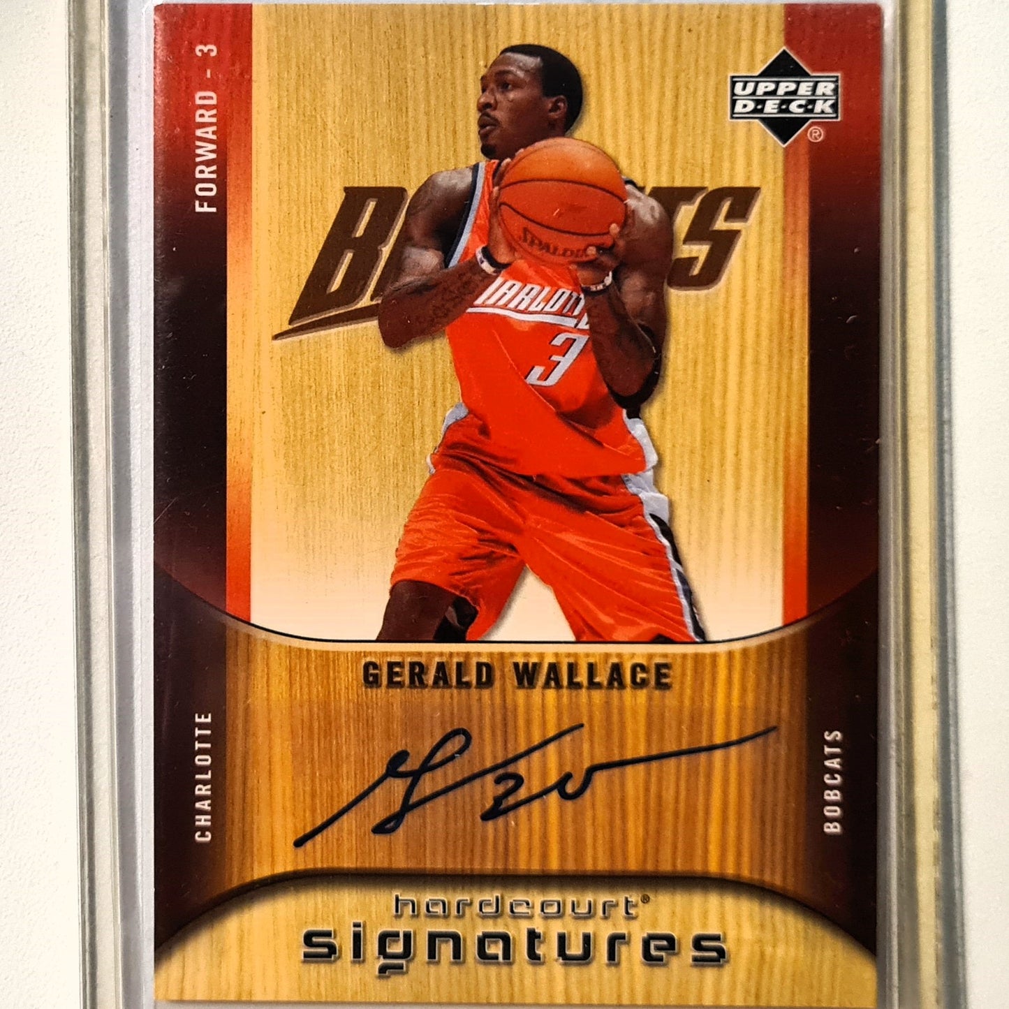 Gerald Wallace 2005-06 Upper-Deck Hardcourt Signatures Auto HS-GW NBA Basketball Charlotte Bobcats Excellent sleeved