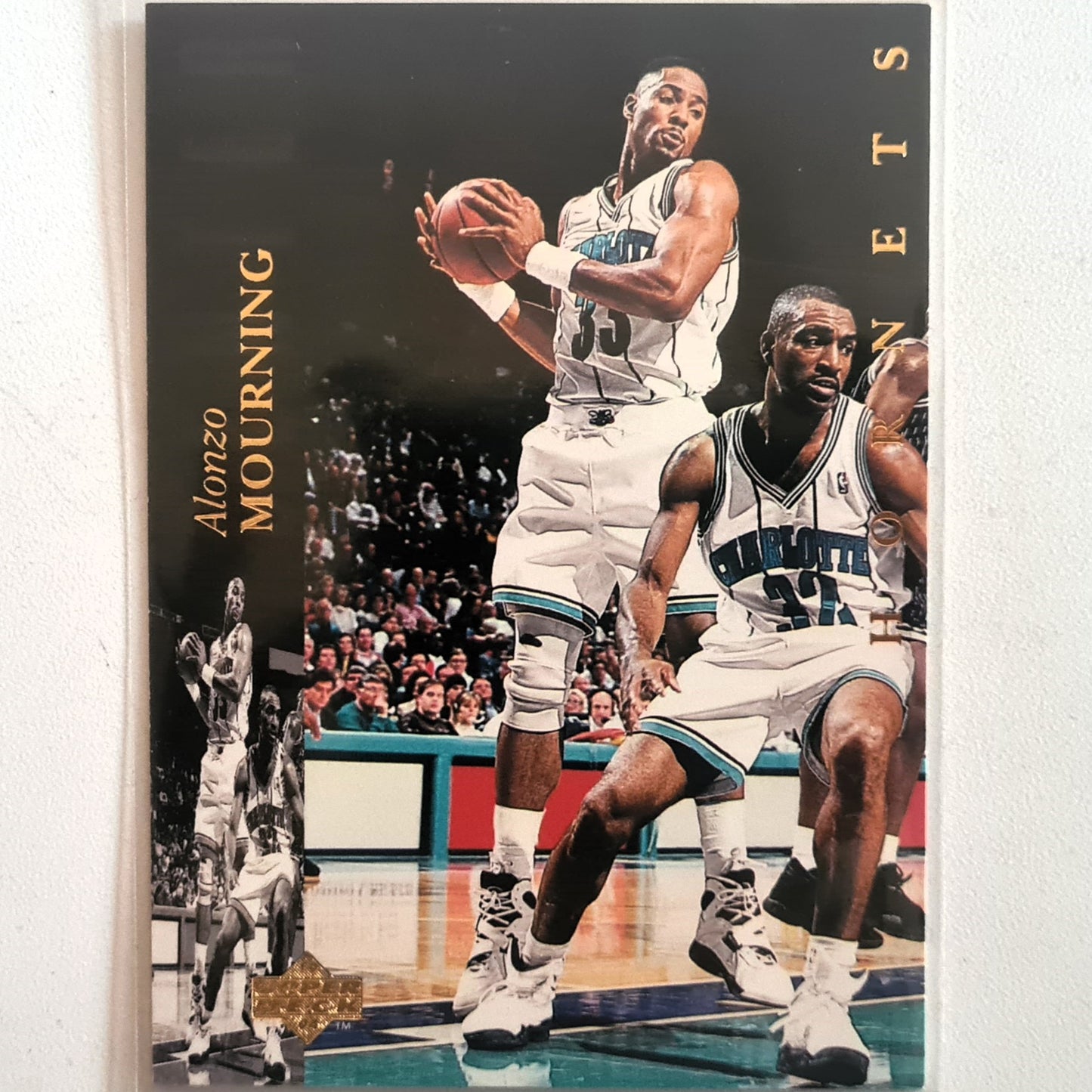 Alonzo Mourning 1994 Upper-Deck #145 NBA Basketball Charlotte Hornets very good Sleeved