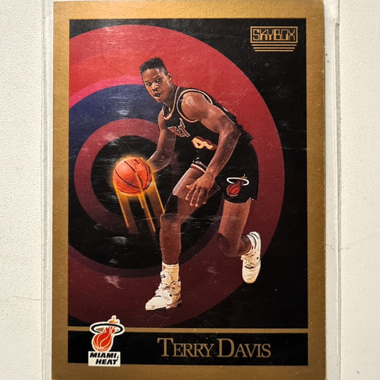 Terry Davis 1990 Skybox #144 NBA Basketball Miami Heat very good Sleeved