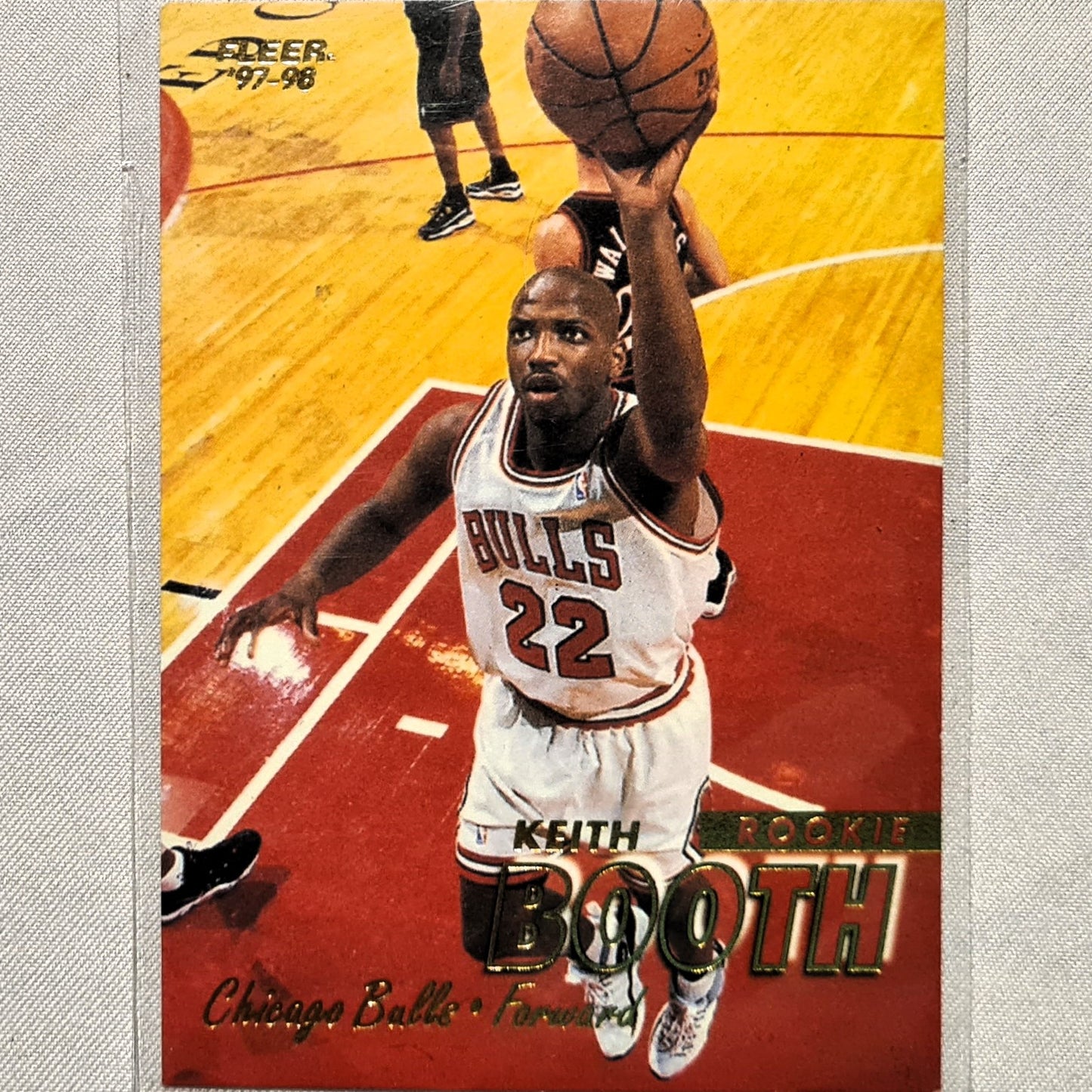 Keith Booth 1997 Fleer 97-98 Rookie #332 NBA Basketball Chicago Bulls Excellent sleeved