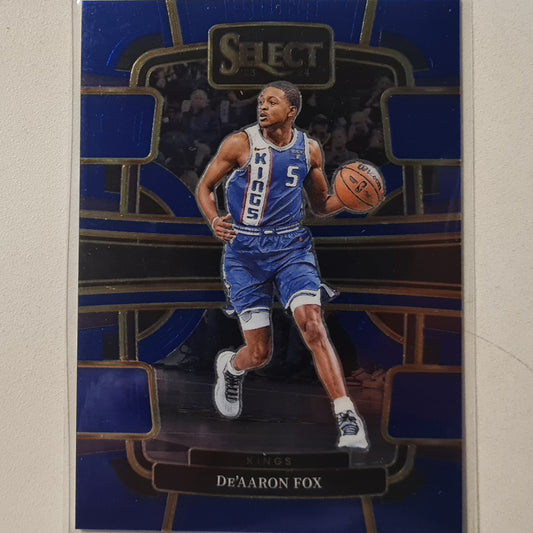 De'Aaron Fox 2023-24 Panini Select blue concourse #49 NBA Basketball Sacramento Kings Excellent/mint sleeved