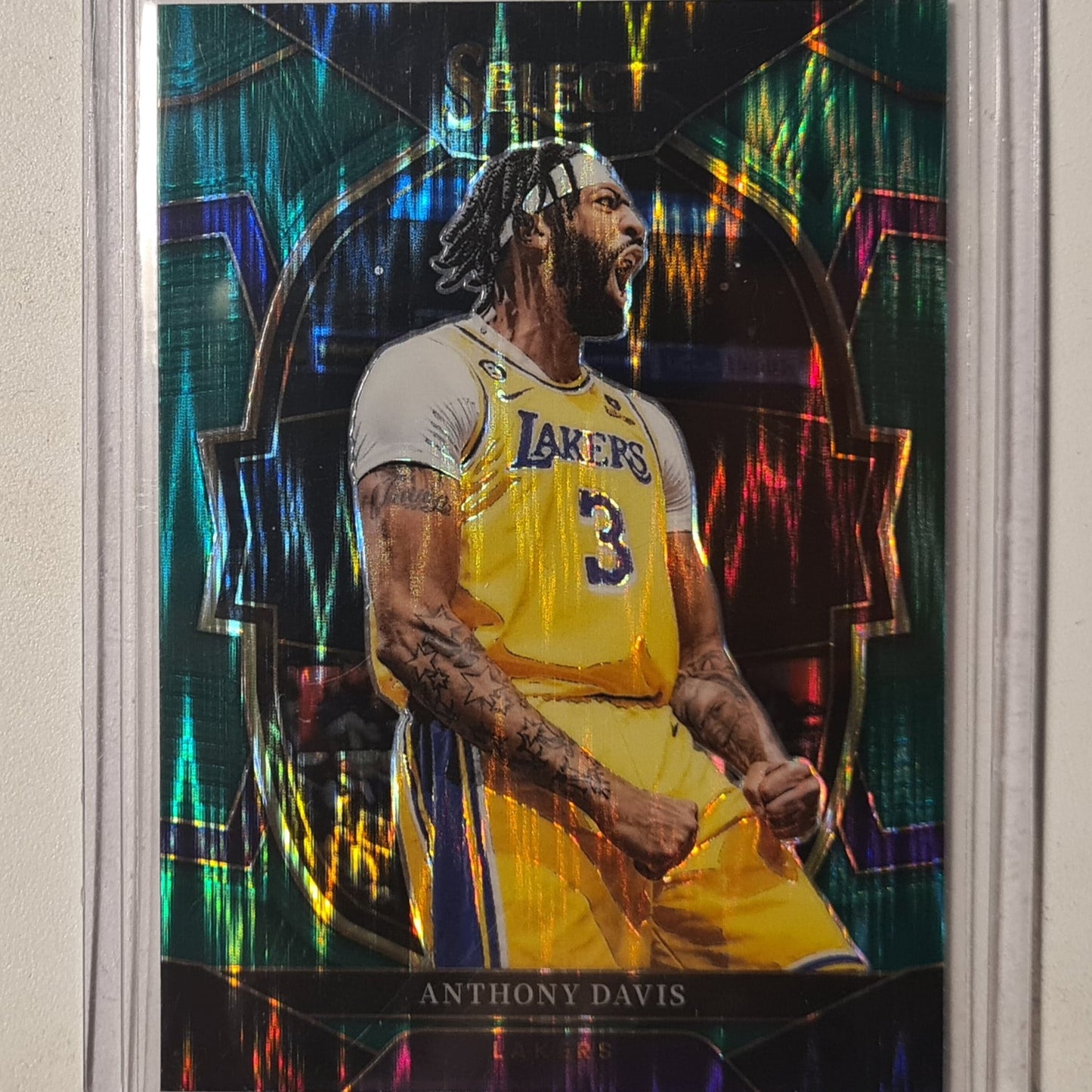 Anthony Davis 2022-23 Panini Select green shimmer prizm #17 NBA Basketball LA Lakers excellent sleeved