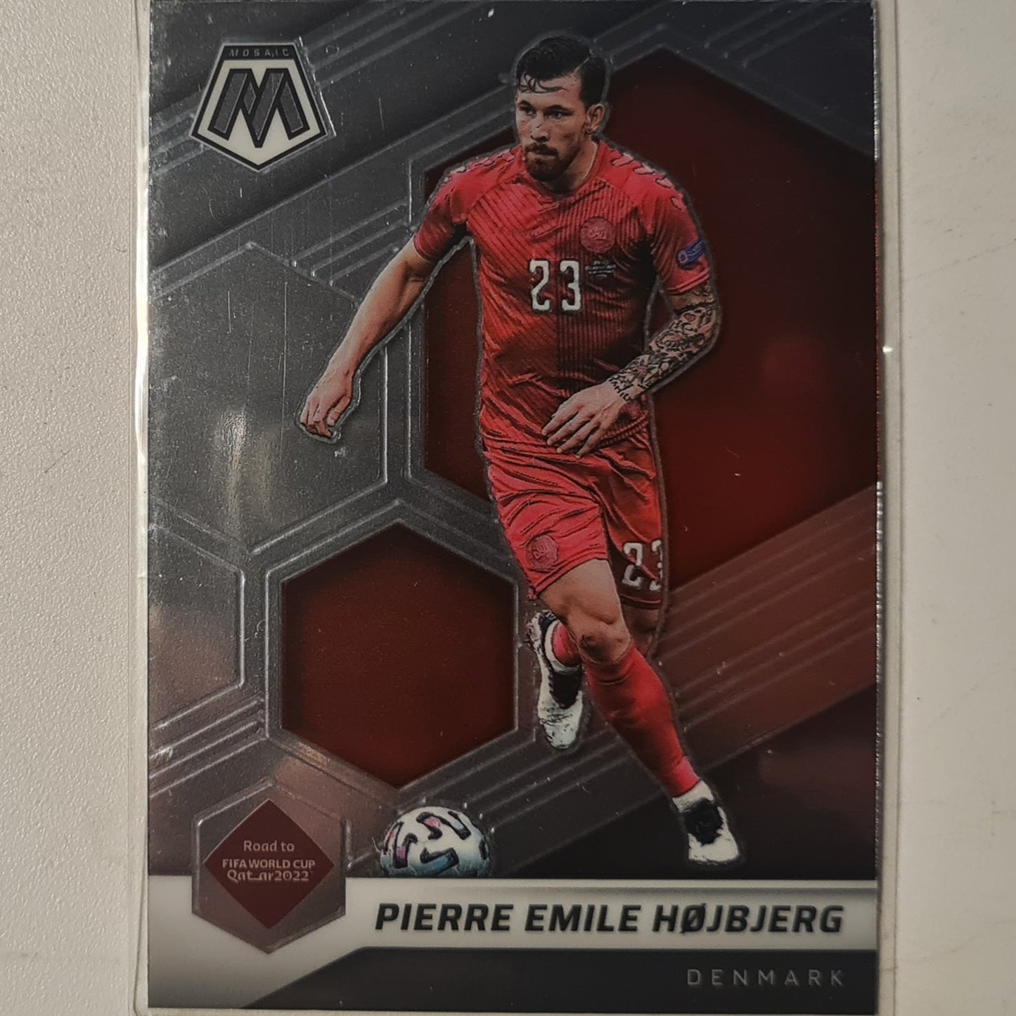 Pierre Emile Hojbjerg 2021-22 Panini Mosaic FIFA road to world cup #153 Soccer Denmark EX- Mint Sleeved