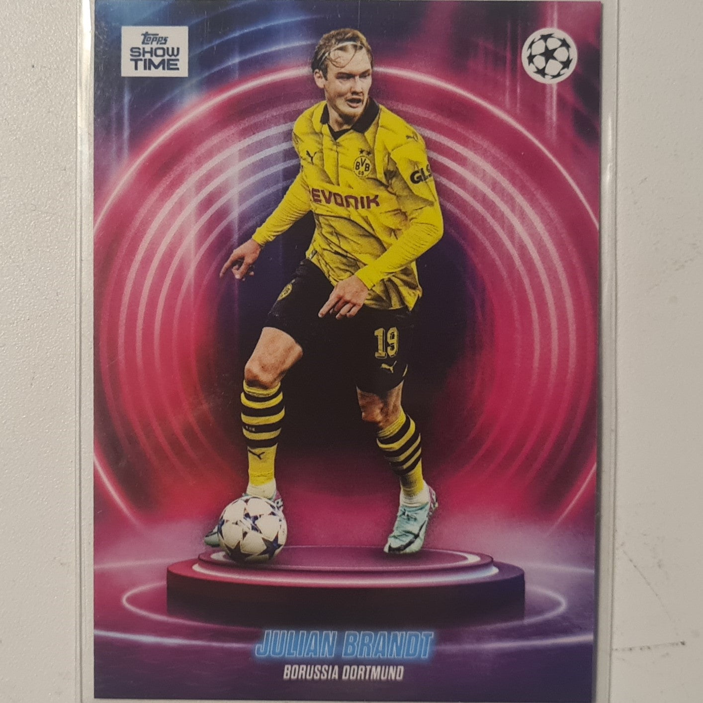 Julian Brandt 2024 Topps show time champions league Football Borussia Dortmund Ex-Mint Sleeved