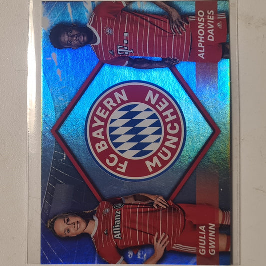 Giulia Gwinn Alphonso Davis Topps 2023 Bayern Munich German issue set EV-GD football mint sleeved