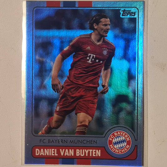 Daniel Van Buyten Topps 2023 Bayern Munich German issue set refractor LG-DB football mint sleeved