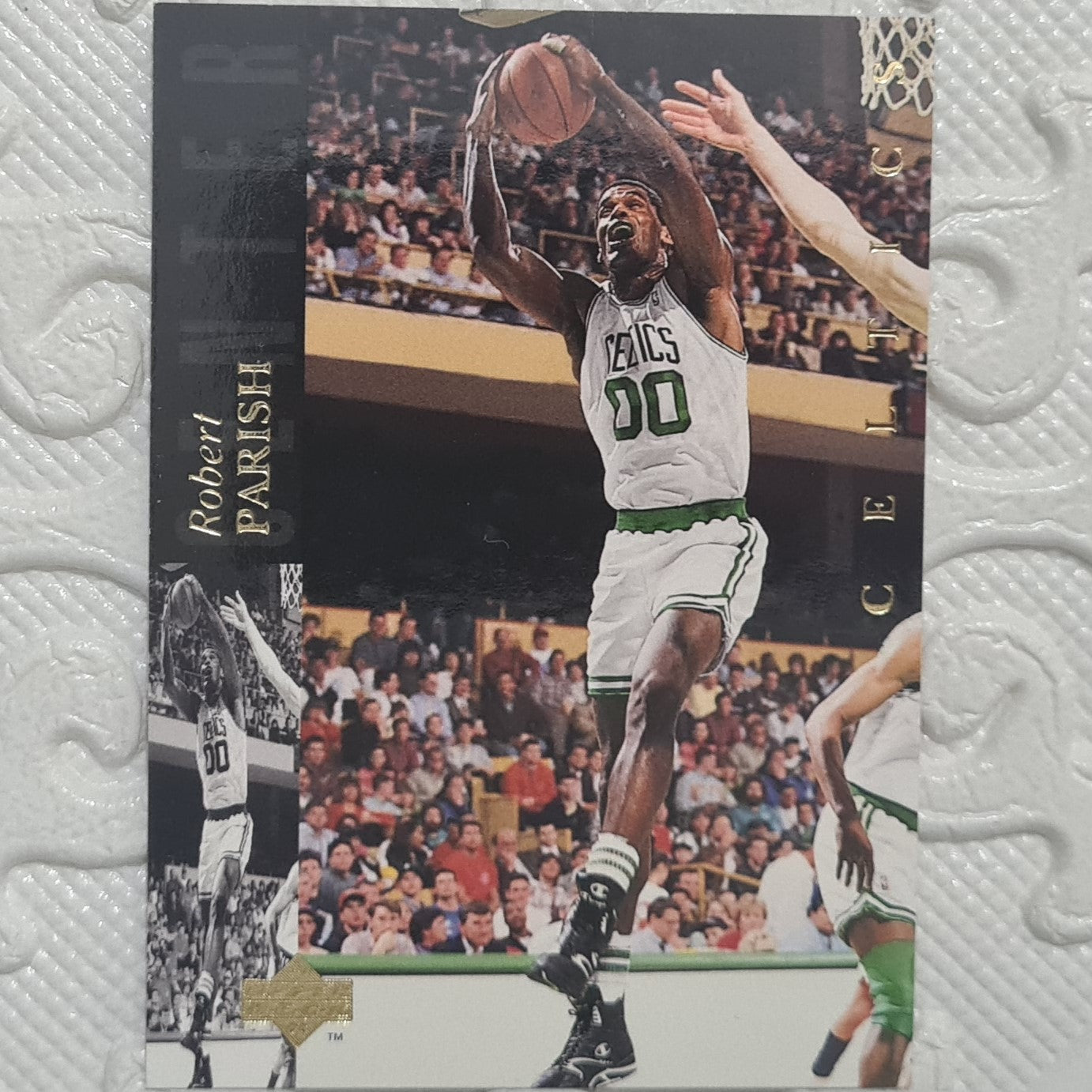 Robert Parish 1994 Upper-Deck #30 NBA Basketball Boston Celtics Excellent+ sleeved