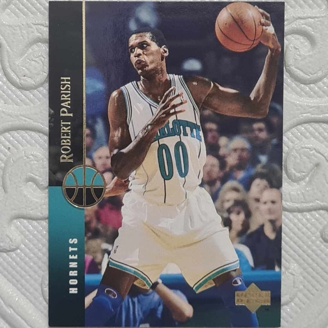 Robert Parish 1995 Upper-Deck #332 NBA Basketball Charlotte Hornets Excellent sleeved