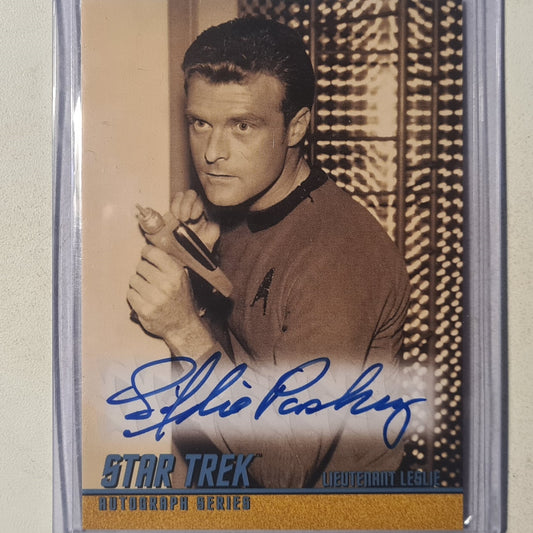 Star Trek Autograph series 2004 Rittenhouse Eddie Paskey as Lieutenant Leslie Autograph A101 mint sleeved