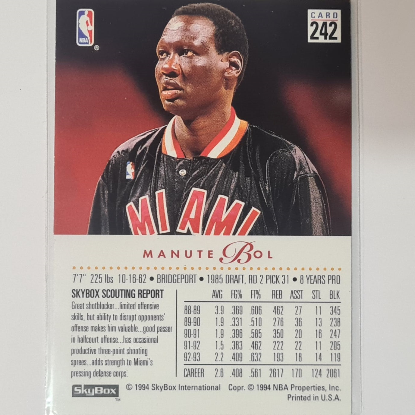 Manute Bol 1994 Skybox #242 NBA Basketball Miami Heat fair Sleeved