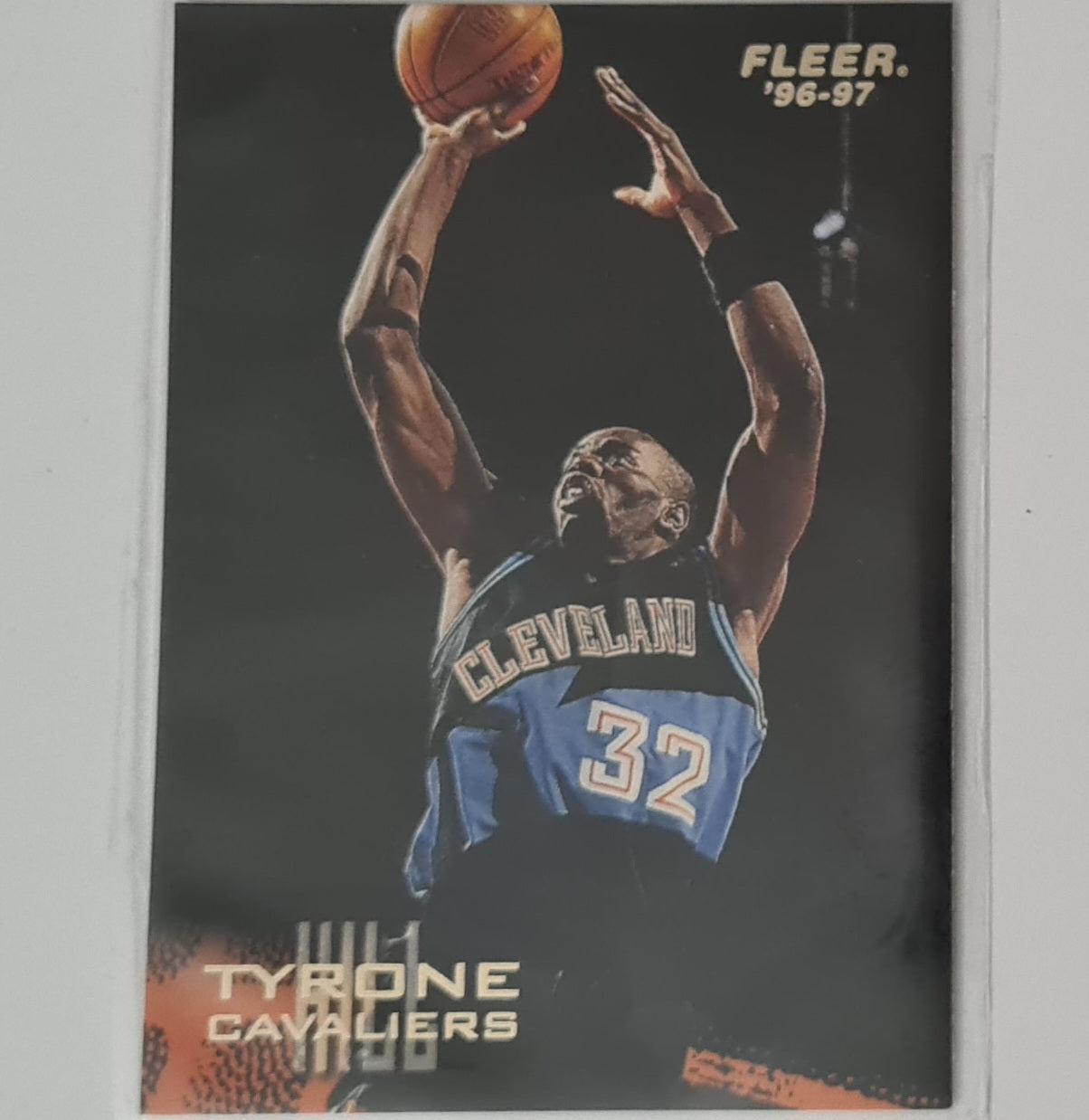 Tyrone Hill 1997 Fleer 96-97  #168 NBA Basketball Cleveland Cavaliers excellent sleeved
