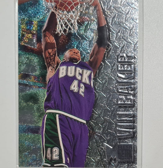 Vin Baker 1996 Fleer Metal 96-97 #55 NBA Basketball Milwaukee Bucks excellent Sleeved