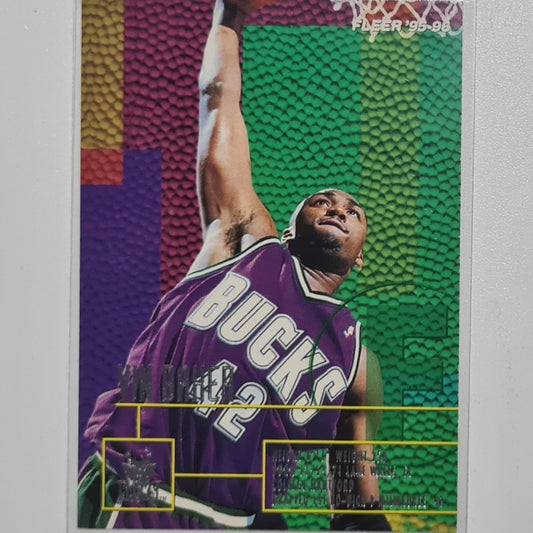 Vin Baker 1995 Fleer 95-96 #100 NBA Basketball Milwaukee Bucks excellent Sleeved