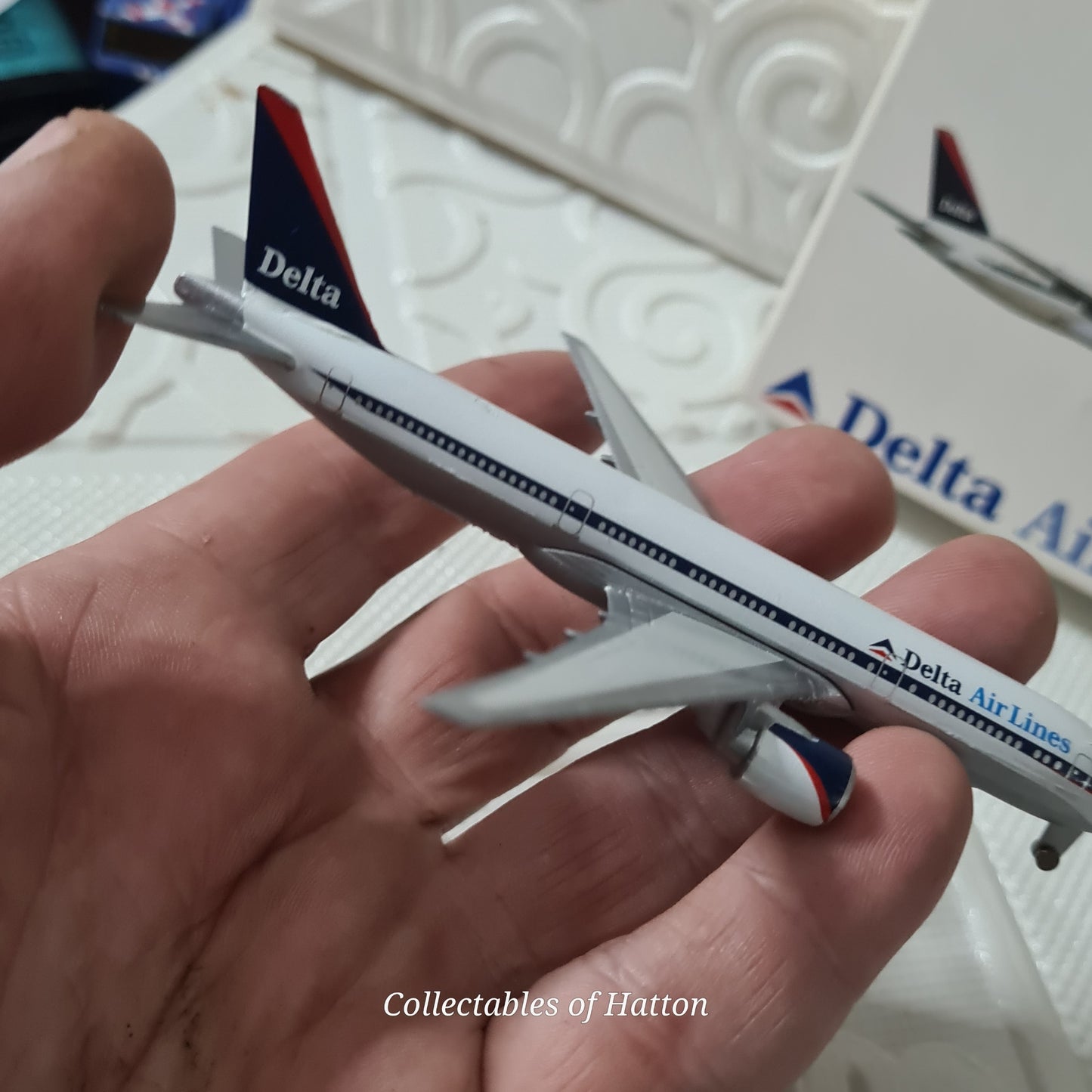 Schabak 1:600 Boeing 777-200 Delta Airlines livery diecast plane boxed vgc