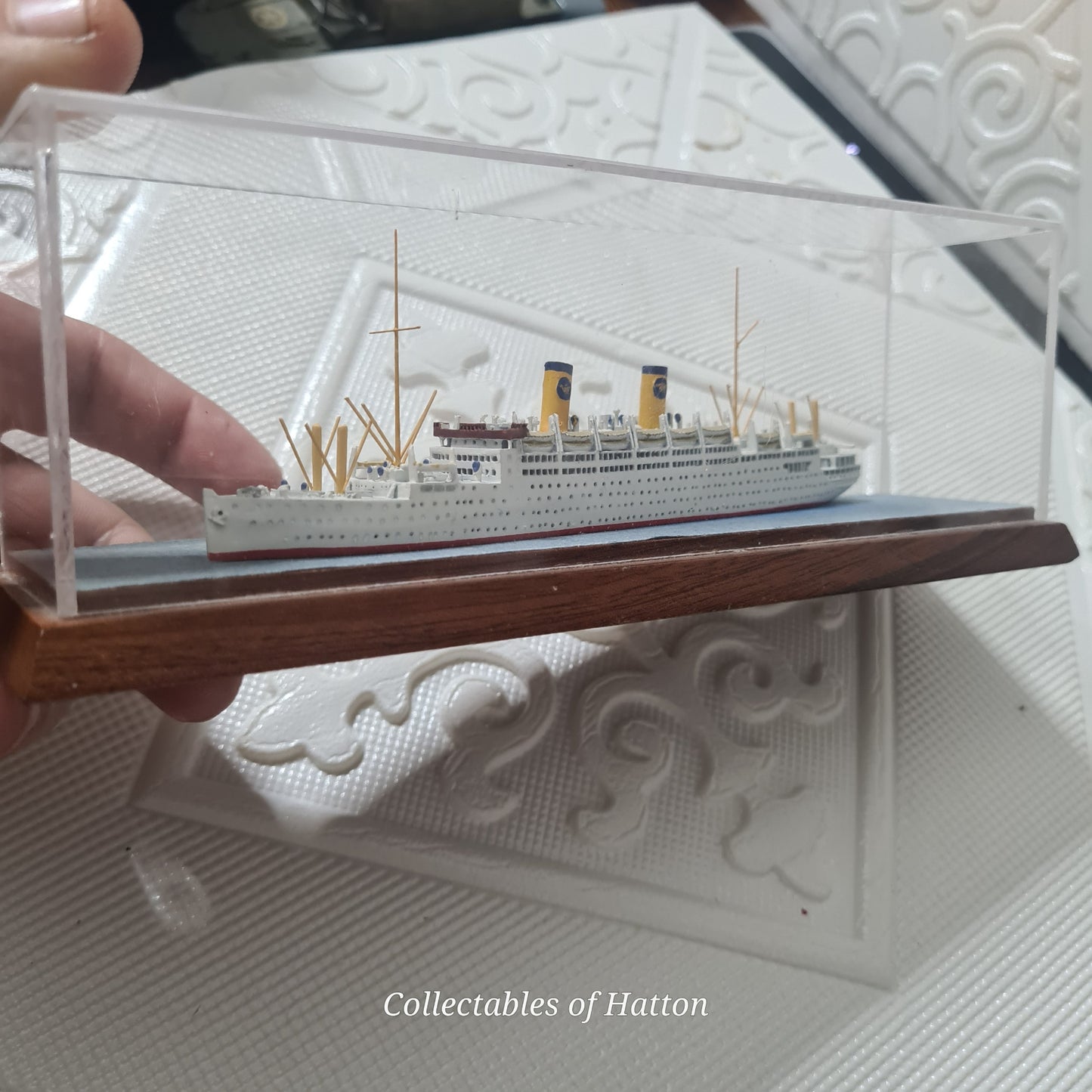 Kungsholm ? 1:1250 Waterline ship model in case unknown maker albatros ?