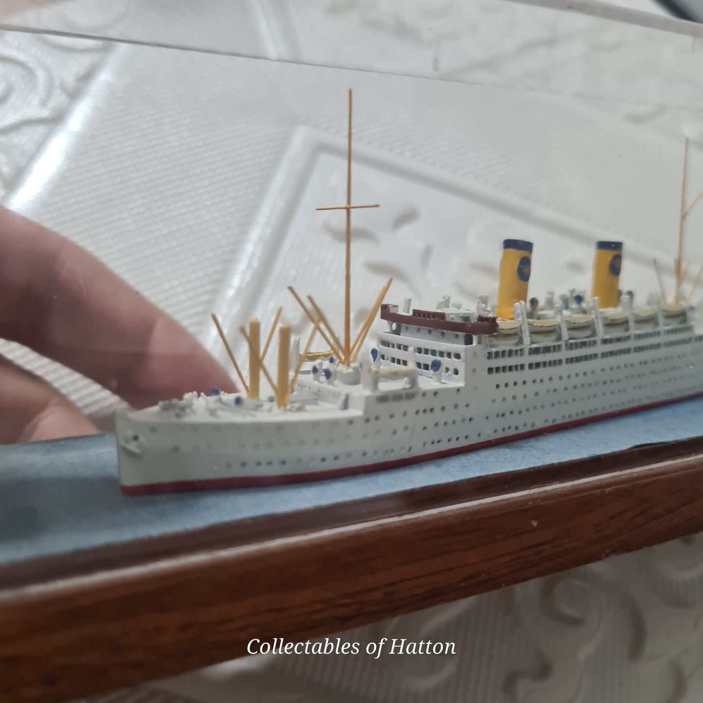 Kungsholm ? 1:1250 Waterline ship model in case unknown maker albatros ?