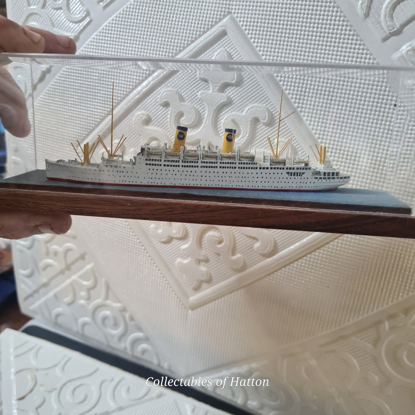 Kungsholm ? 1:1250 Waterline ship model in case unknown maker albatros ?