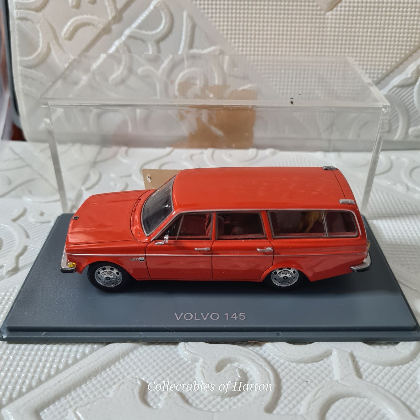 Neo Models 1:43 Volvo 145 estate Orange Resin model very nice imperfect
