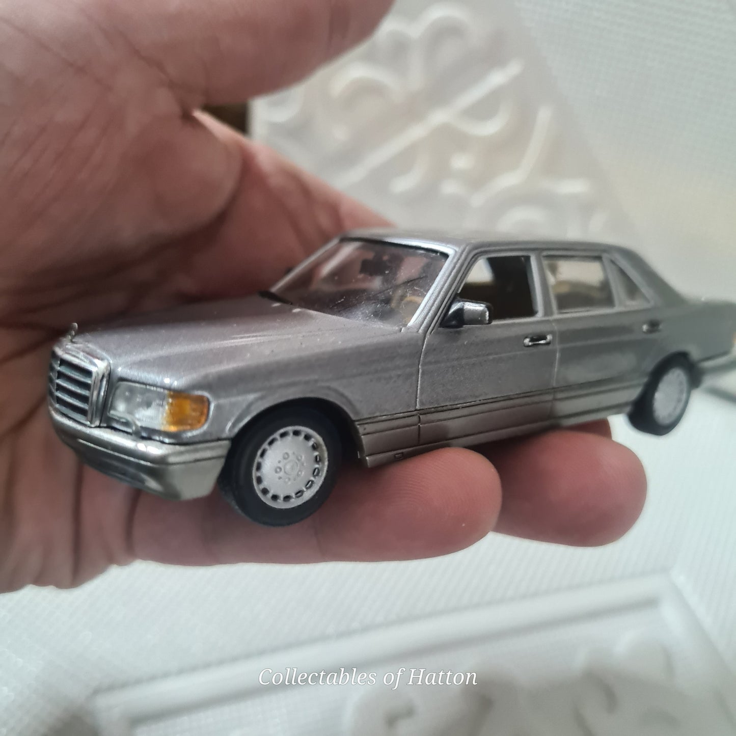 Minichamps 1:43 Diecast Mercedes-Benz 560 SEL silver unboxed Excellent example