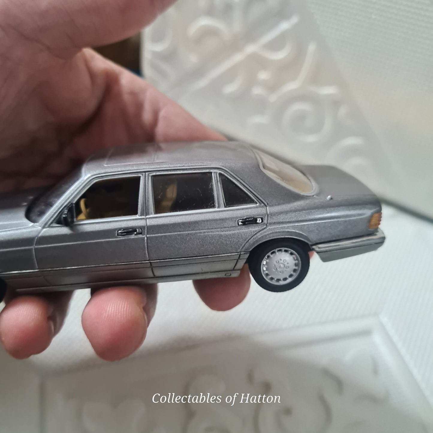 Minichamps 1:43 Diecast Mercedes-Benz 560 SEL silver unboxed Excellent example