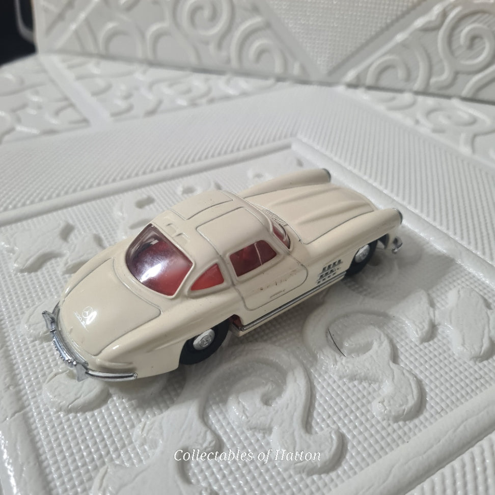 Dinky DY-12 1:43 Diecast 1955 Mercedes-Benz 300sl  White loose unboxed Excellent example