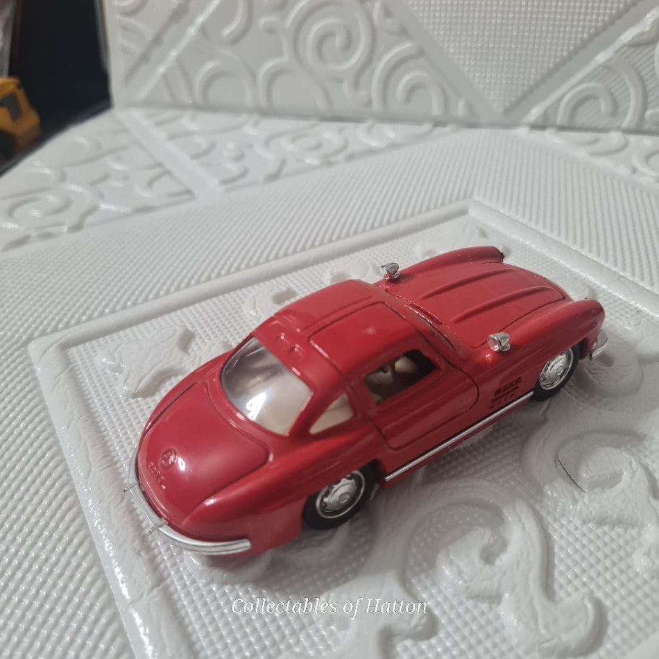 Solido 4502 1:43 Diecast 1954  Mercedes-Benz 300sl  Red loose unboxed Excellent example
