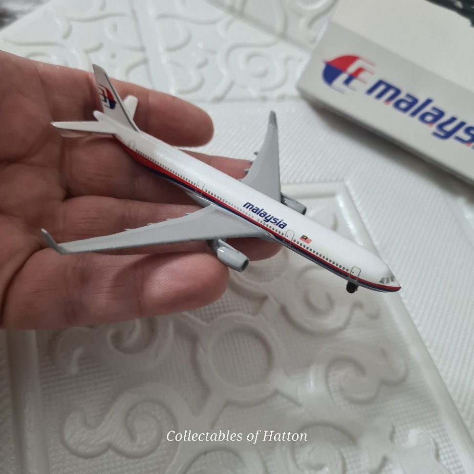 Schabak 1:600 Airbus A-330 Malaysia diecast plane boxed made in Germany excellent 954/65