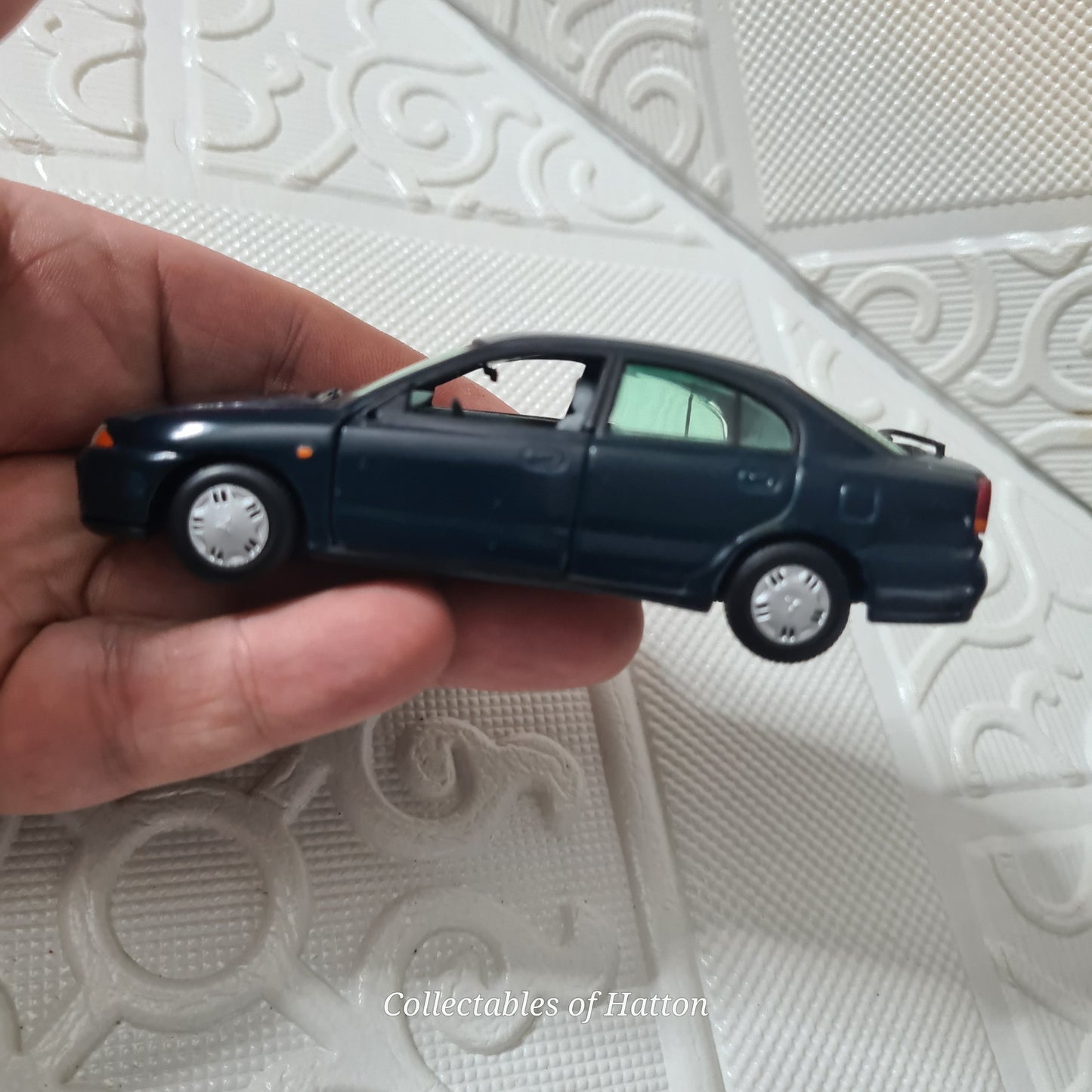 Vitesse 1:43 Mitsubishi Carisma dark blue loose diecast model very good no mirrors