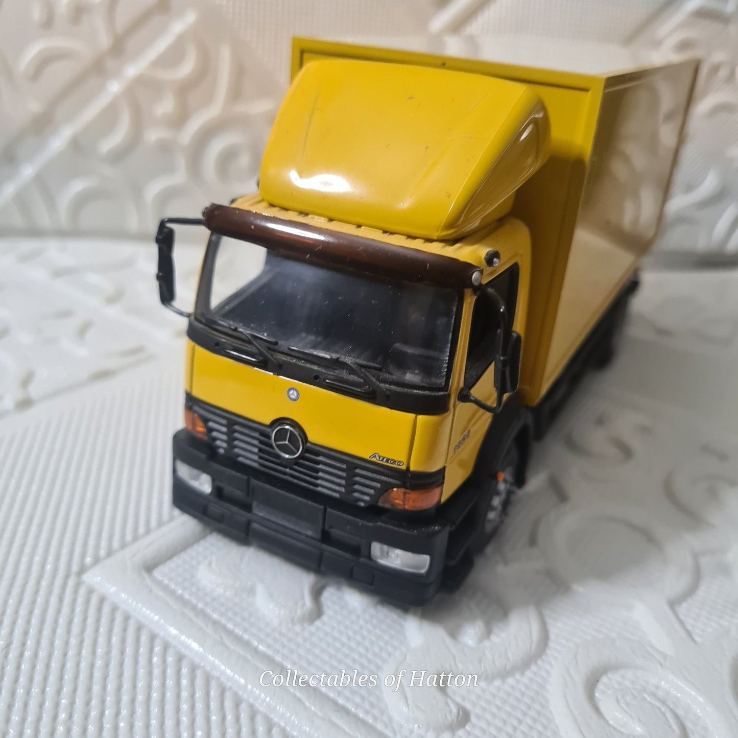 Minichamps Mercedes Benz Atego Deutsche post truck  1:43 loose excellent
