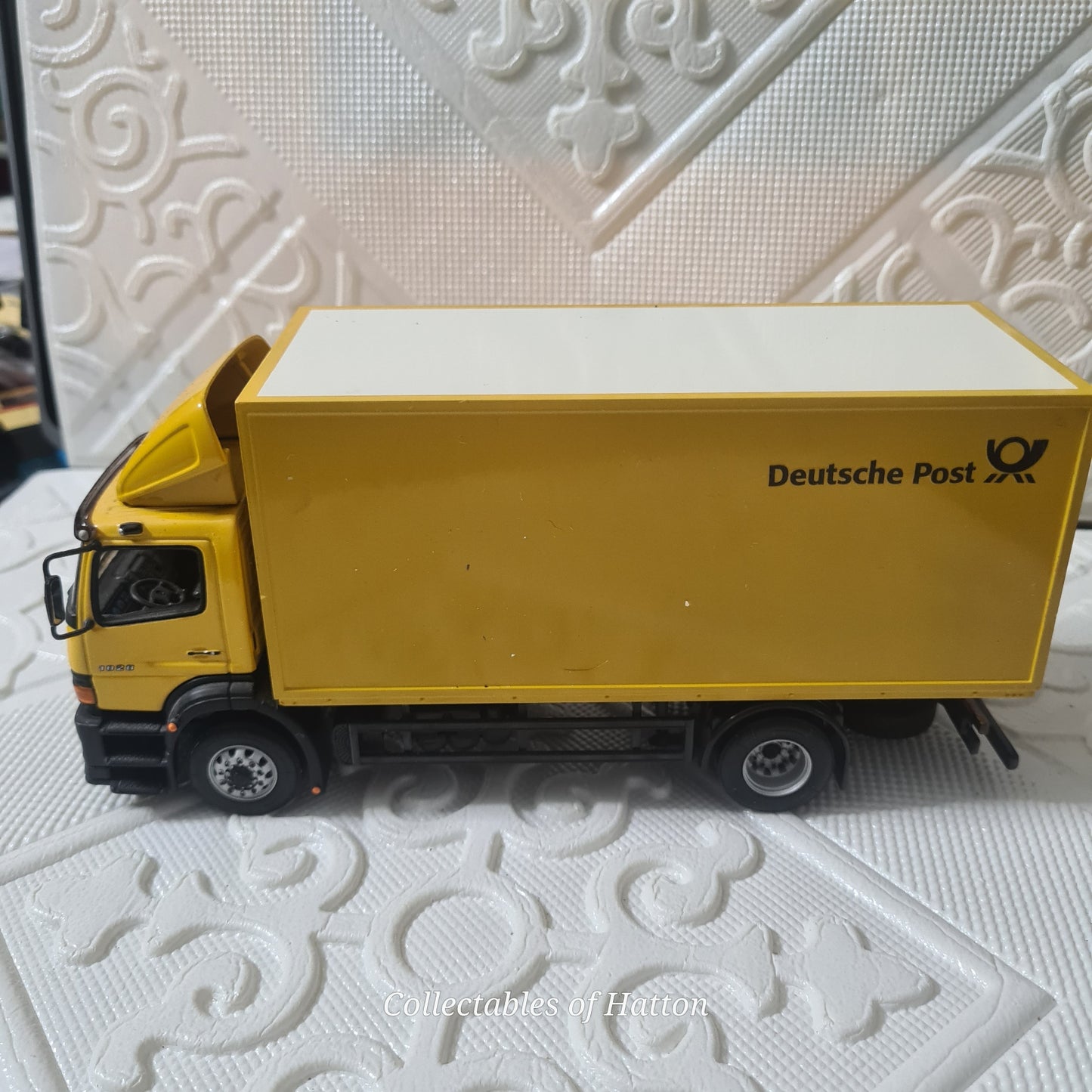 Minichamps Mercedes Benz Atego Deutsche post truck  1:43 loose excellent