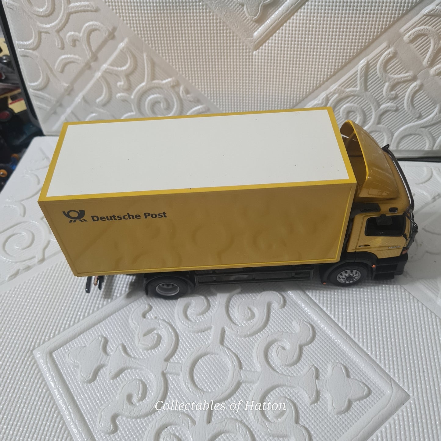 Minichamps Mercedes Benz Atego Deutsche post truck  1:43 loose excellent
