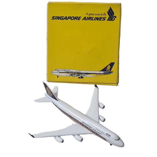 rare yellow box singapore airlines schabak 747