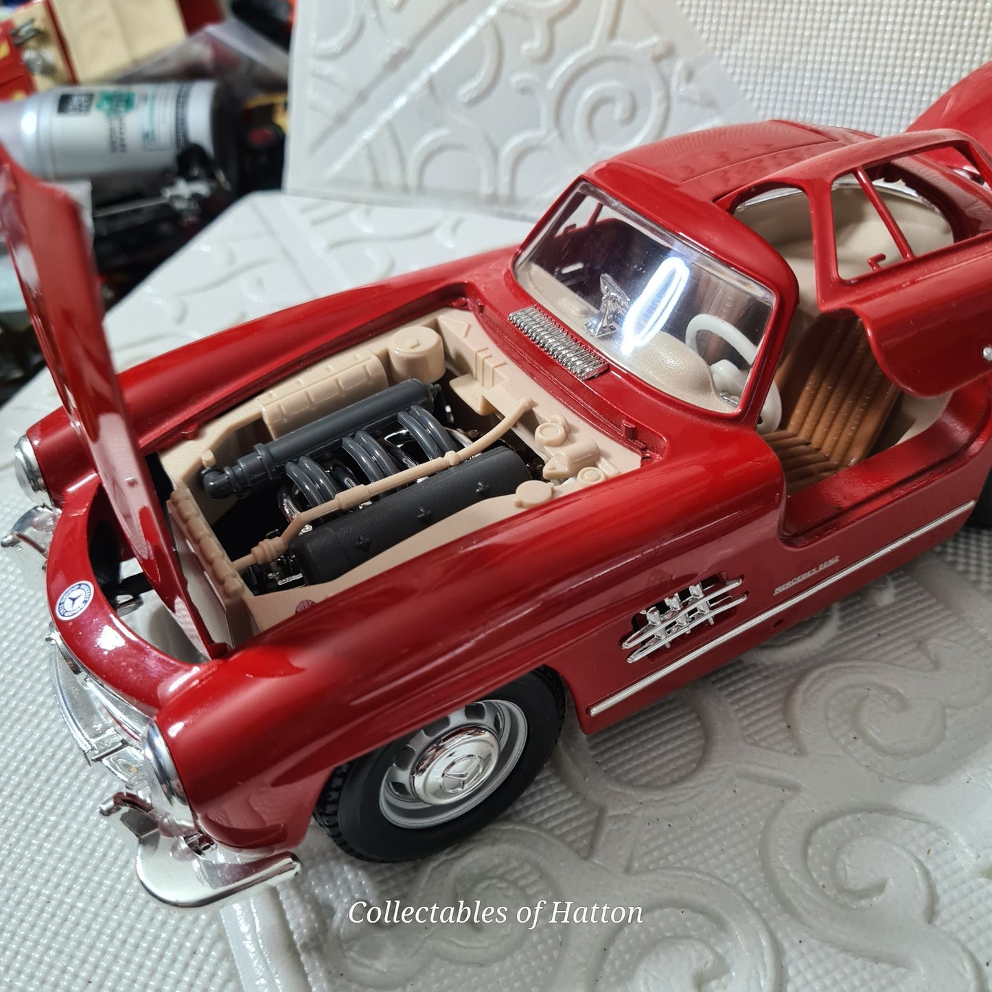Burago 1:18 Mercedes-Benz 300sl Gullwing red loose diecast model excellent+
