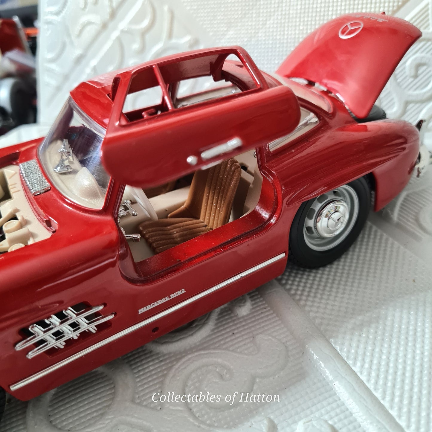 Burago 1:18 Mercedes-Benz 300sl Gullwing red loose diecast model excellent+