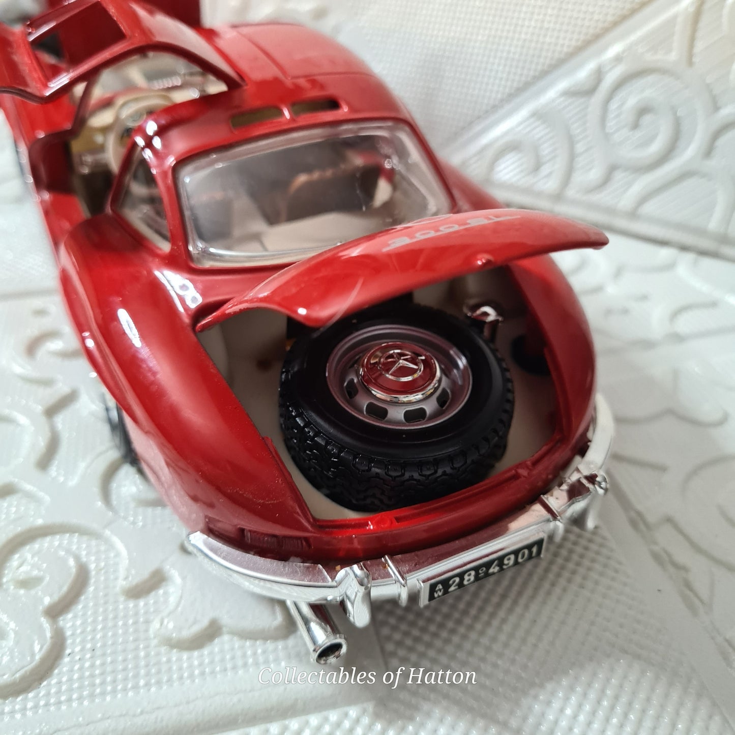 Burago 1:18 Mercedes-Benz 300sl Gullwing red loose diecast model excellent+