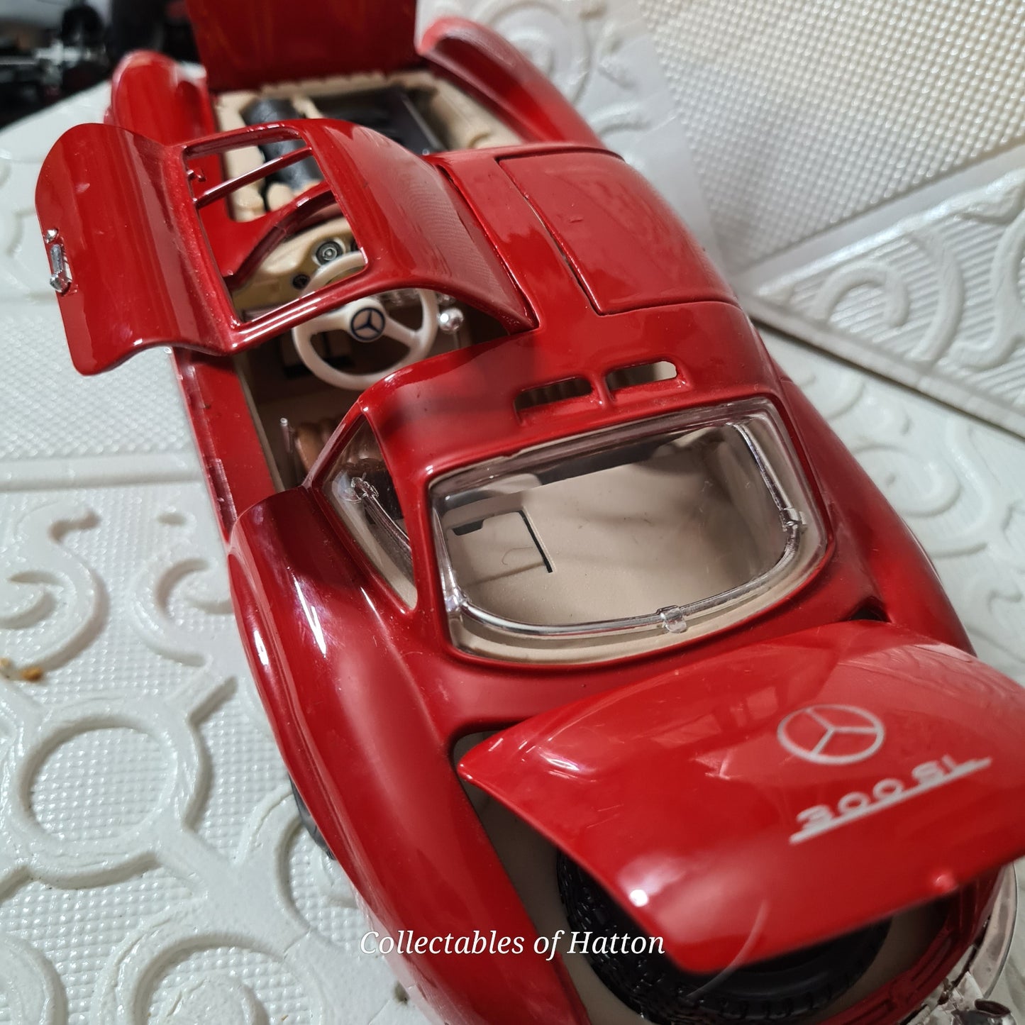 Burago 1:18 Mercedes-Benz 300sl Gullwing red loose diecast model excellent+