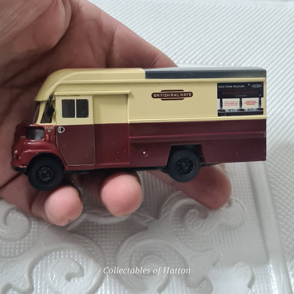Base 1:76 Leyland FG Twin Axle Van British Railways Western Region loose excellent