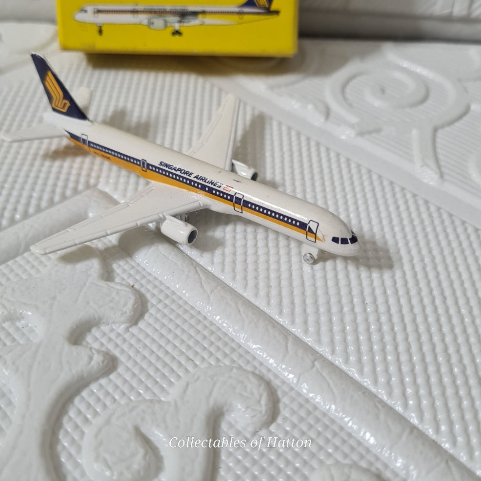 Schabak 1:600 Boeing 757 Singapore Airlines Germany diecast plane boxed 908/51