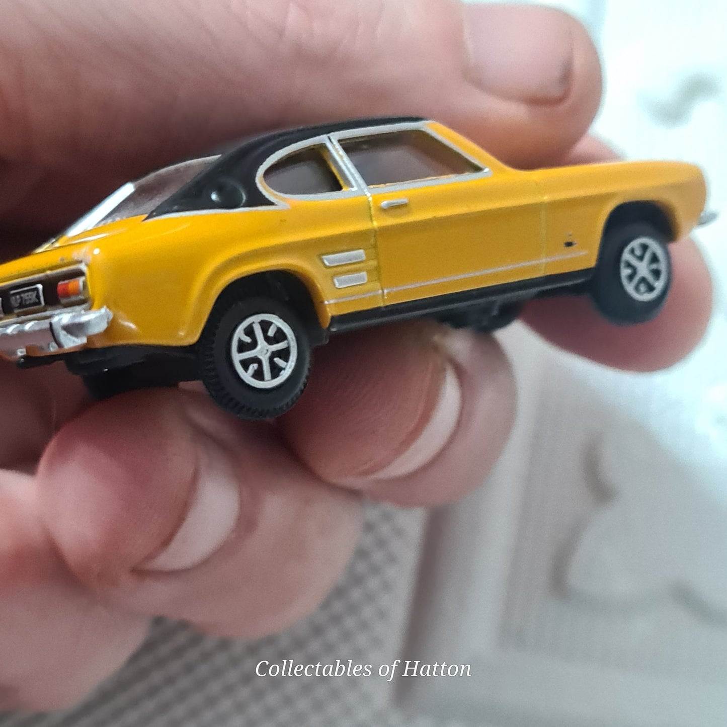 Oxford Diecast 1:76 Ford Capri mk1 orange black  diecast loose excellent