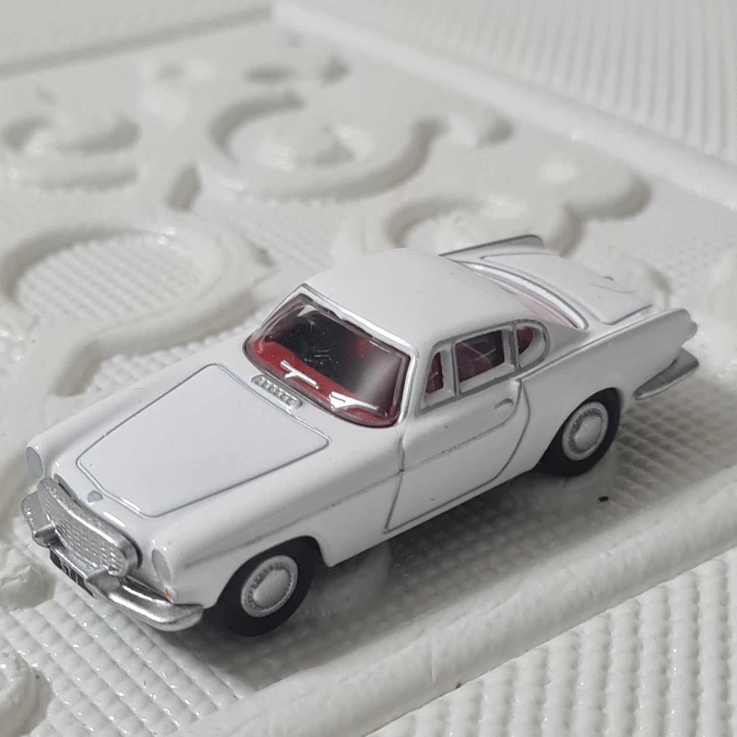 train laout scale volvo p1800 oxford diecast