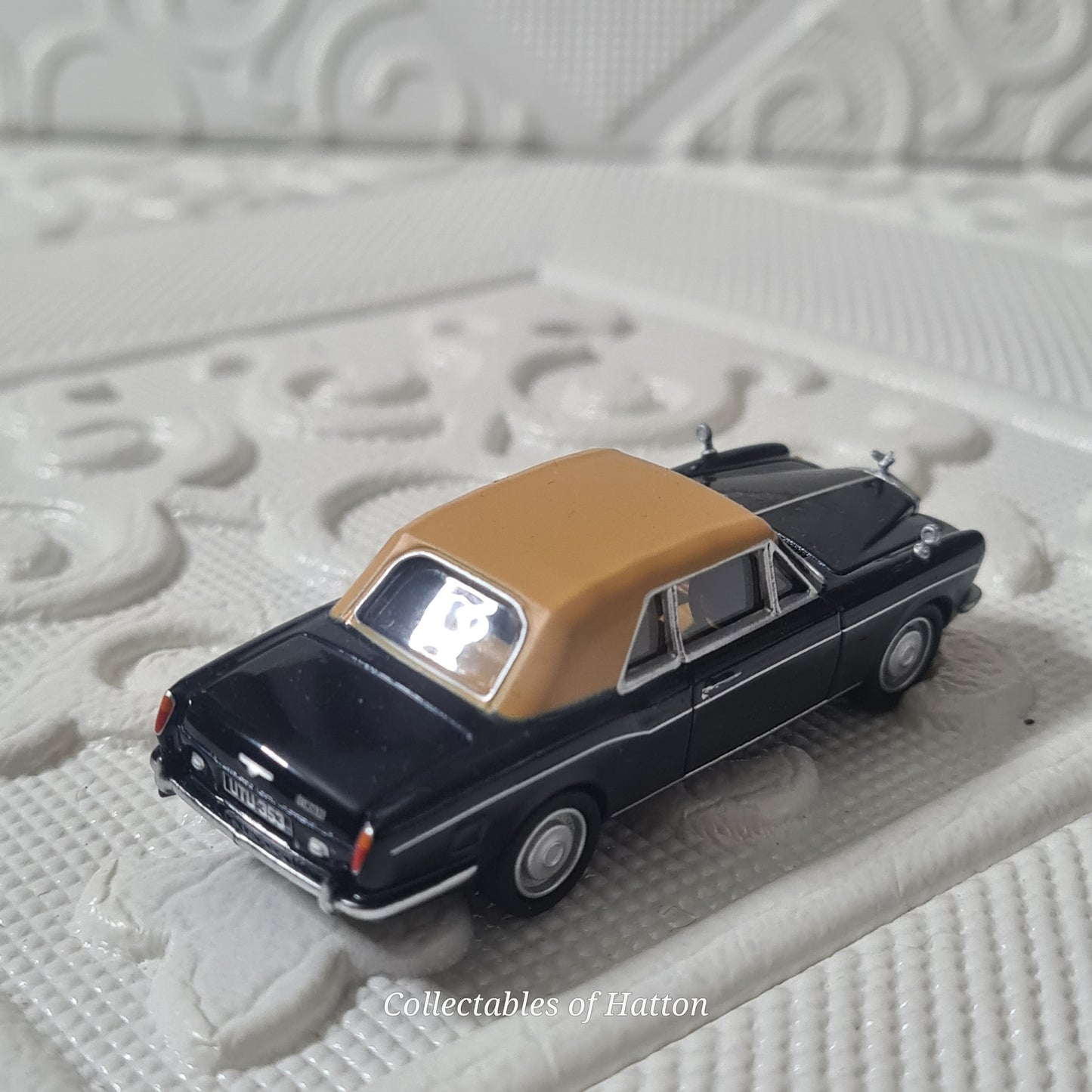 Oxford Diecast 1:76 Rolls Royce Corniche navy beige diecast loose excellent