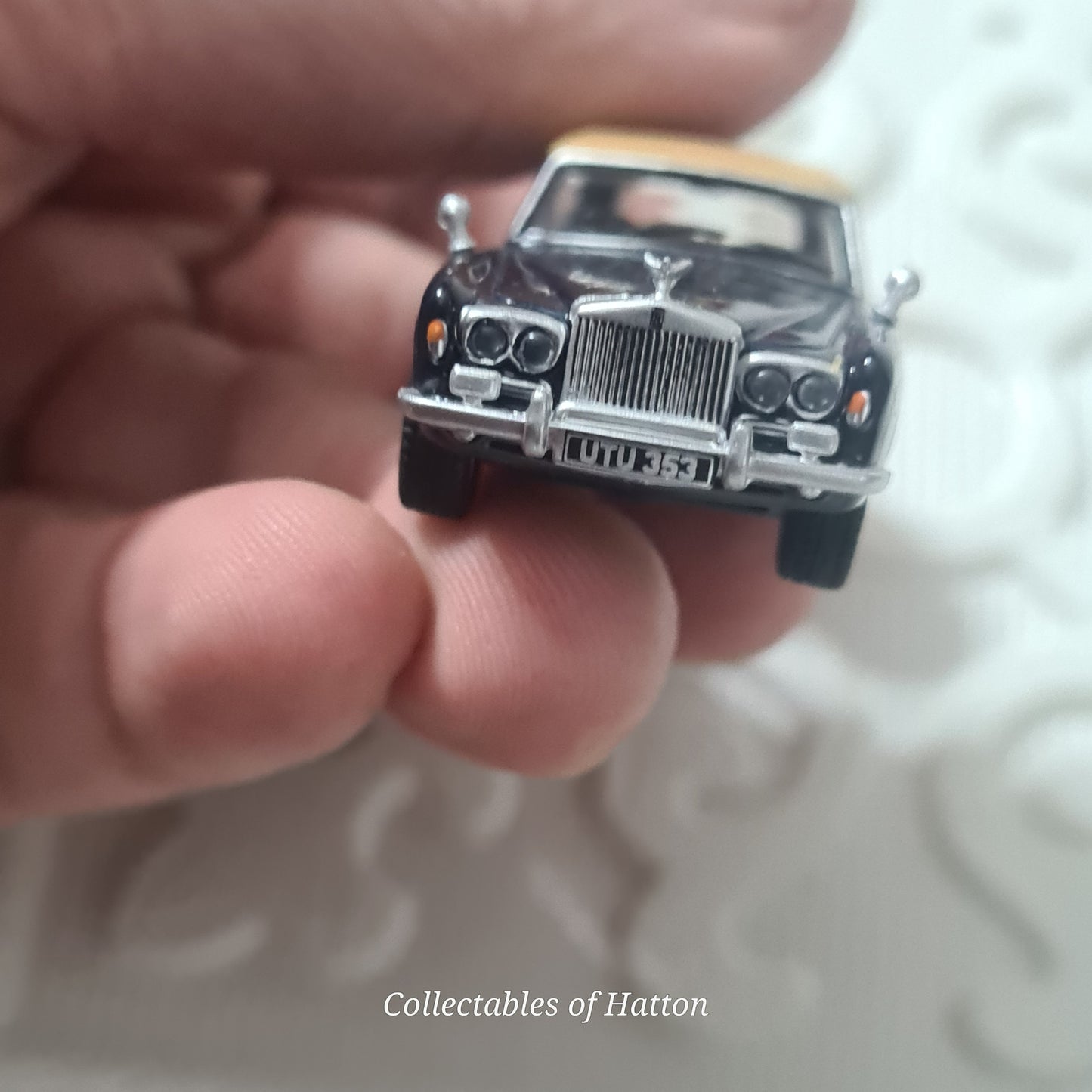 Oxford Diecast 1:76 Rolls Royce Corniche navy beige diecast loose excellent