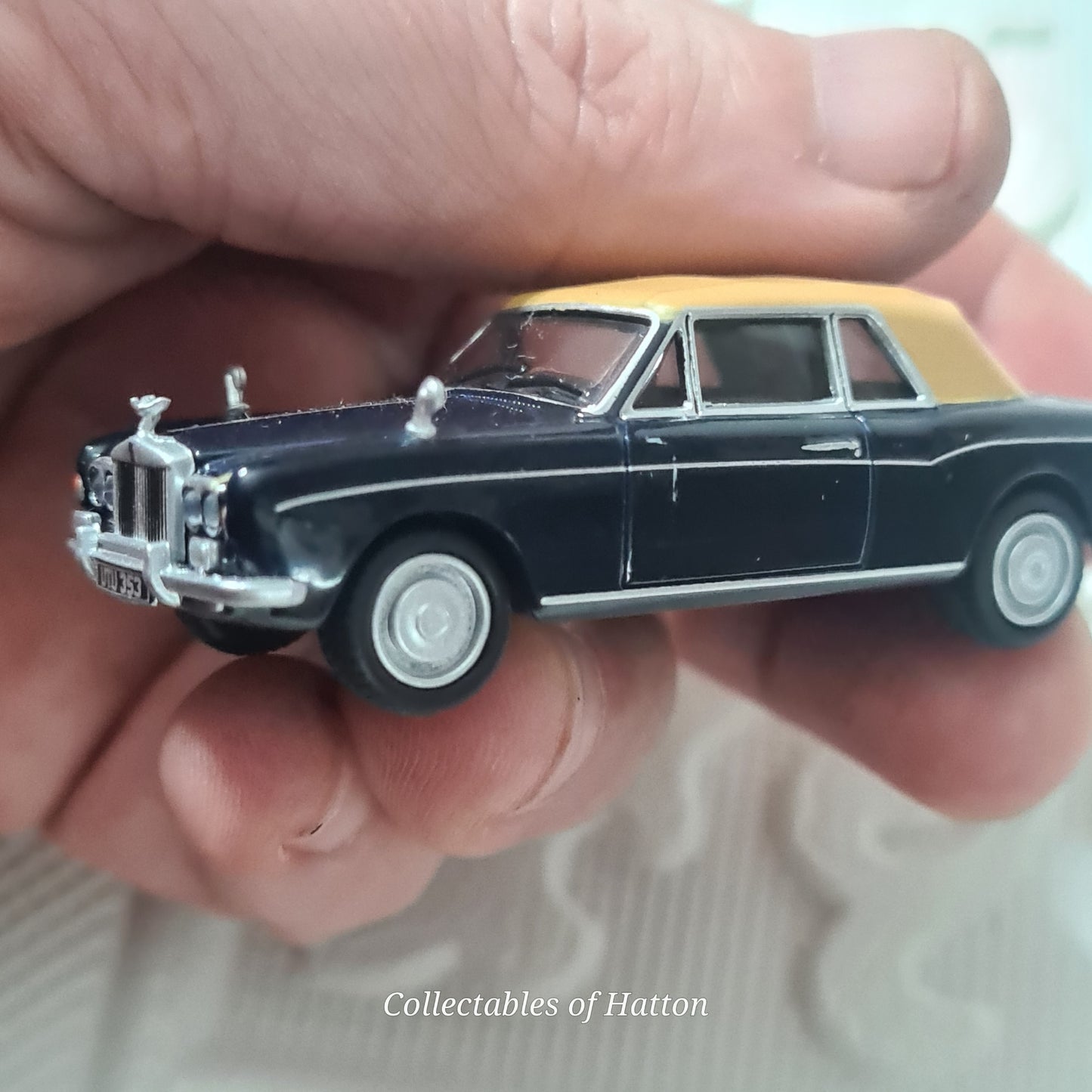 Oxford Diecast 1:76 Rolls Royce Corniche navy beige diecast loose excellent