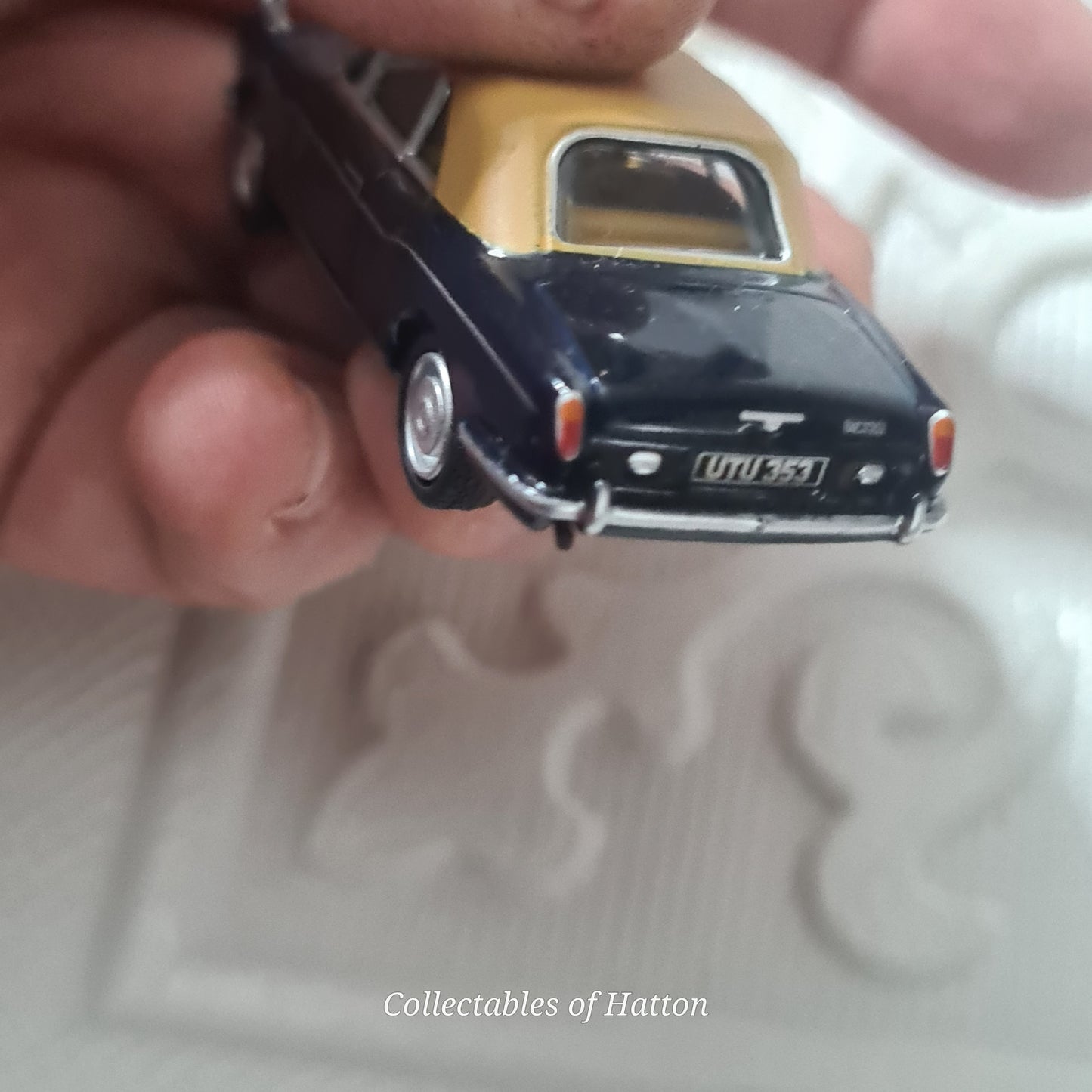 Oxford Diecast 1:76 Rolls Royce Corniche navy beige diecast loose excellent