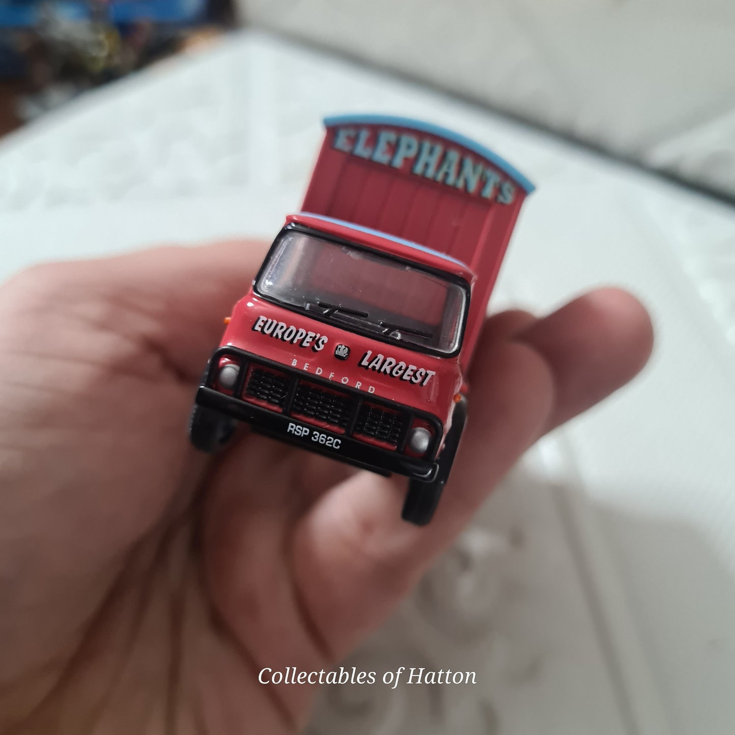 Oxford Diecast 1:76 Bedford TK Chipperfields Circus Elephants truck loose excellent