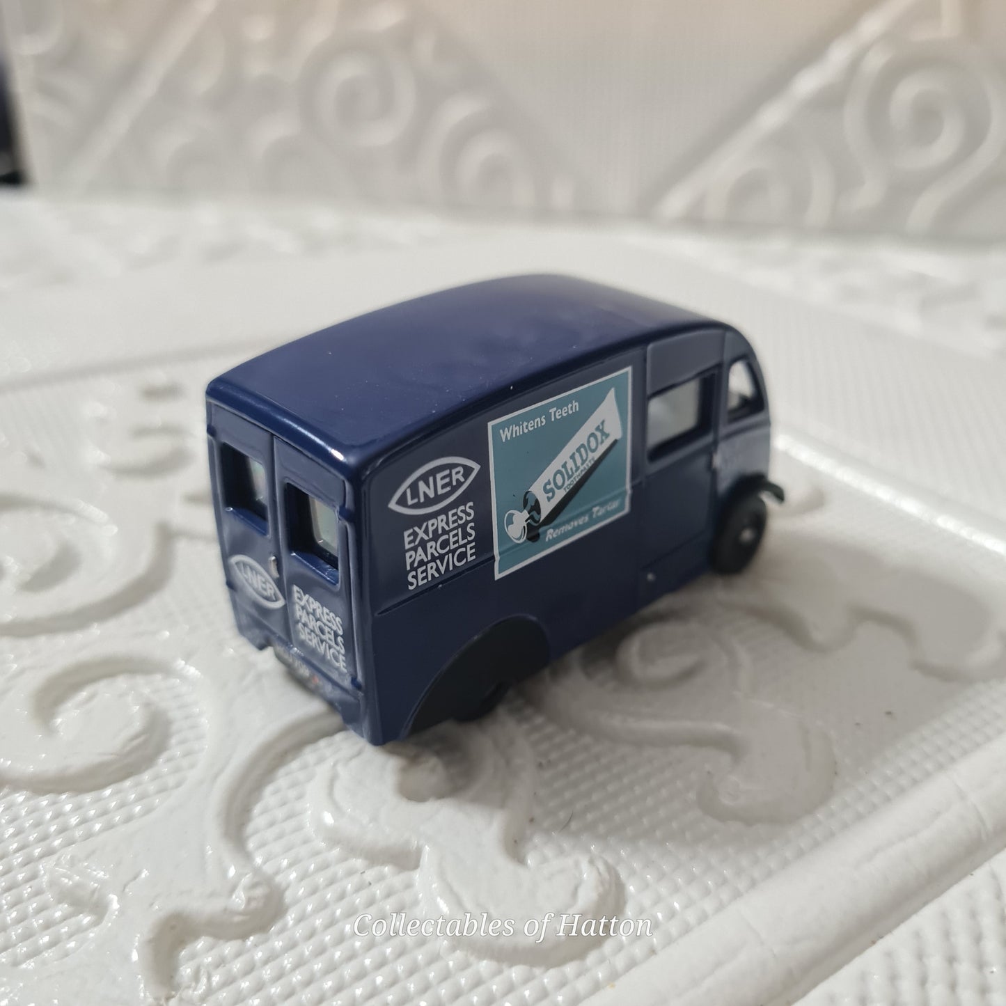 Oxford Diecast 1:76 Commer Q25 Solidox LNER Parcel service van loose excellent